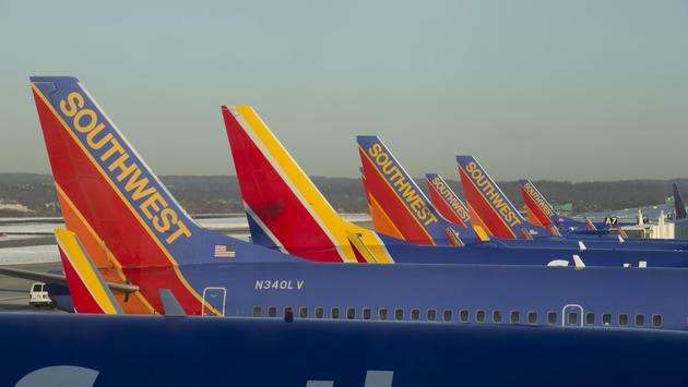Southwest Cancels Hundreds of Flights, Delays Over a Thousand