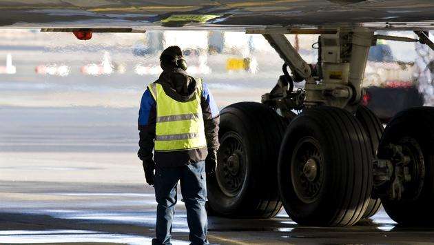 Survey: Airport Workers Fear for Safety Over COVID-19