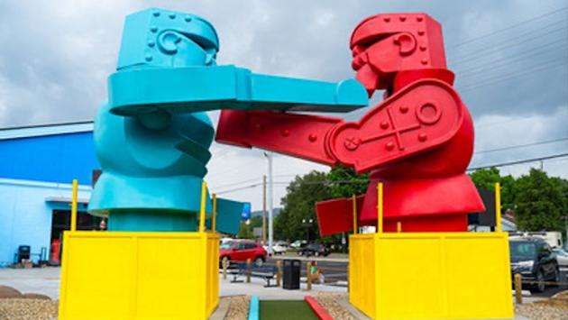 Toy Box Mini Golf Opens Near Dollywood